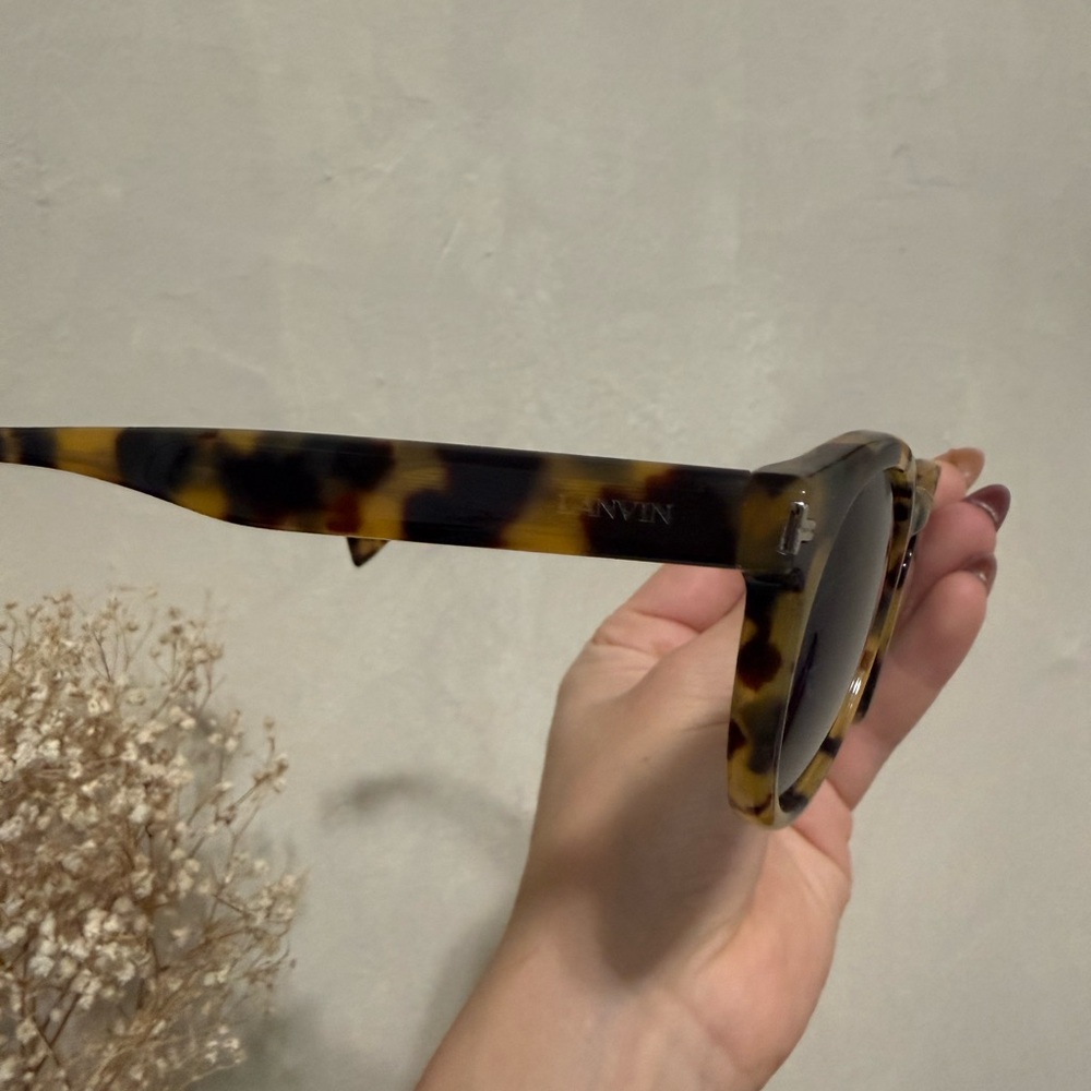 LANVIN TORTOISE SUNGLASSES - Picture 3 of 3